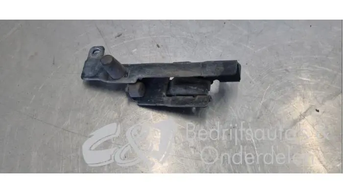 Door catch van left Renault Trafic