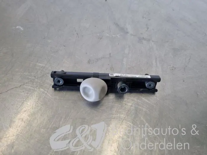 Seatbelt feeder right Renault Trafic