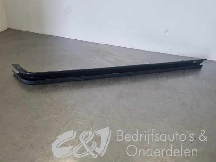 Sliding door rail, right Renault Trafic