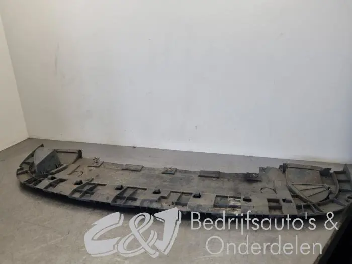 Bumper onderplaat Renault Trafic