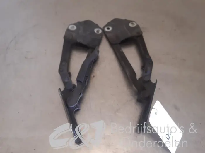 Bonnet Hinge Volkswagen Caddy