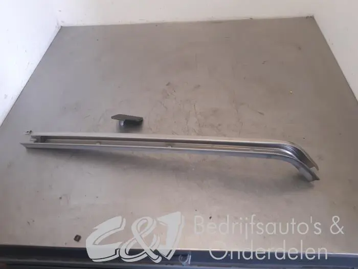 Sliding door rail, right Volkswagen Caddy