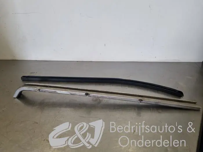 Sliding door rail, right Volkswagen Transporter