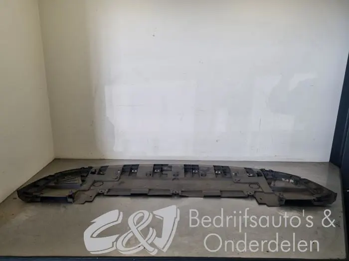 Bumper onderplaat Renault Trafic