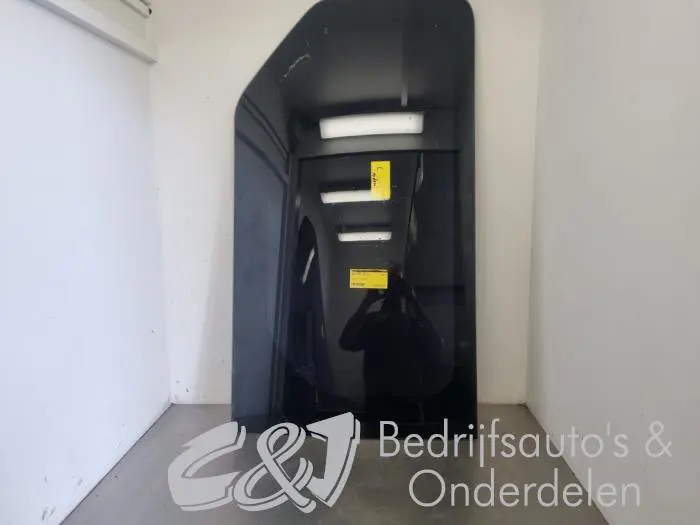 Side loading-door window Renault Trafic