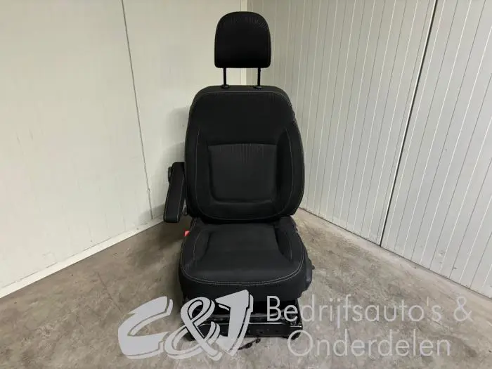 Stoel links Renault Trafic