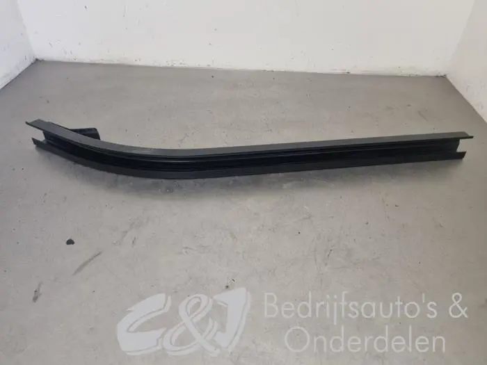 Sliding door rail, right Peugeot Partner