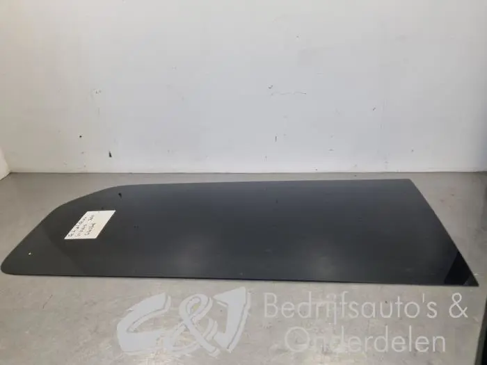 Ruit Laaddeur zijkant Opel Vivaro