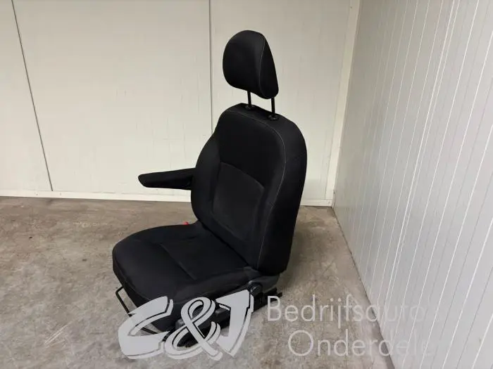 Stoel links Renault Trafic