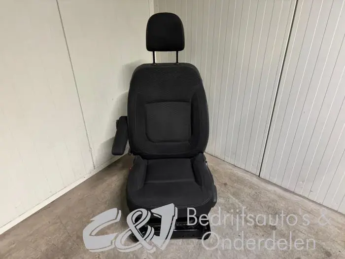 Stoel links Renault Trafic